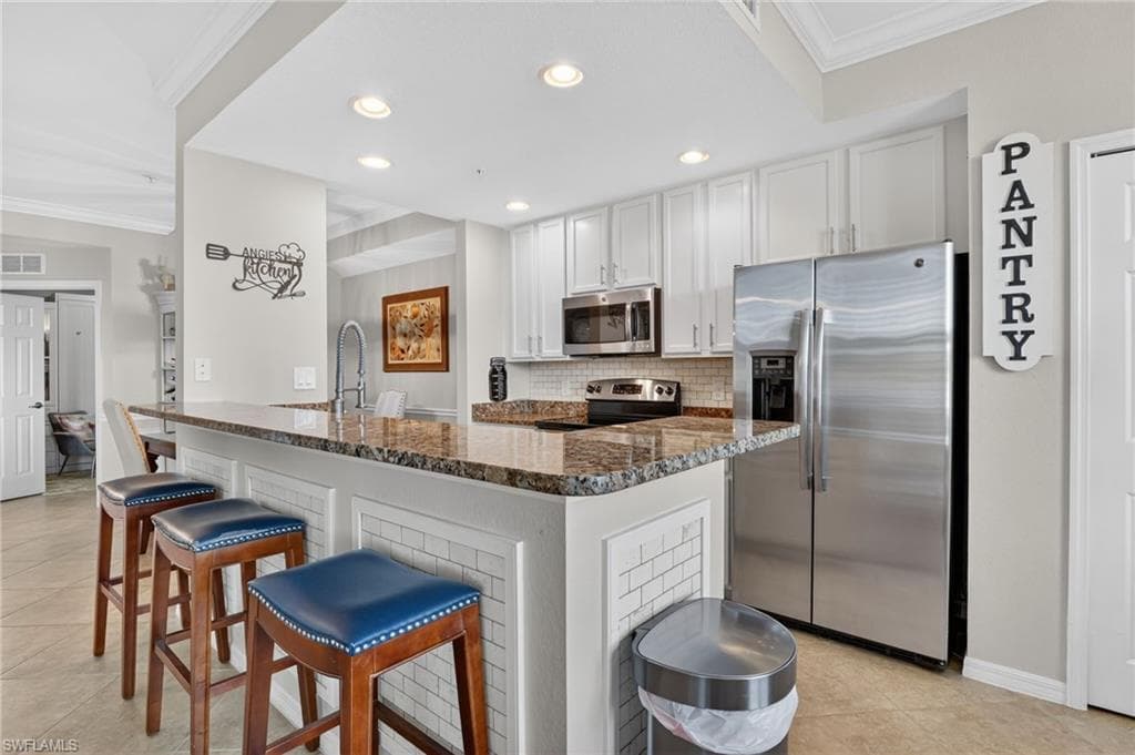 9513 Avellino WAY 2014-1