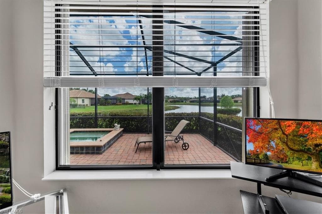 11015 Longwing DR-28