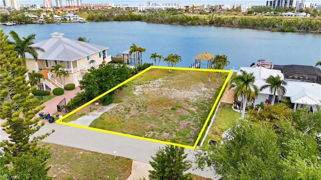 8061 Lagoon RD-20