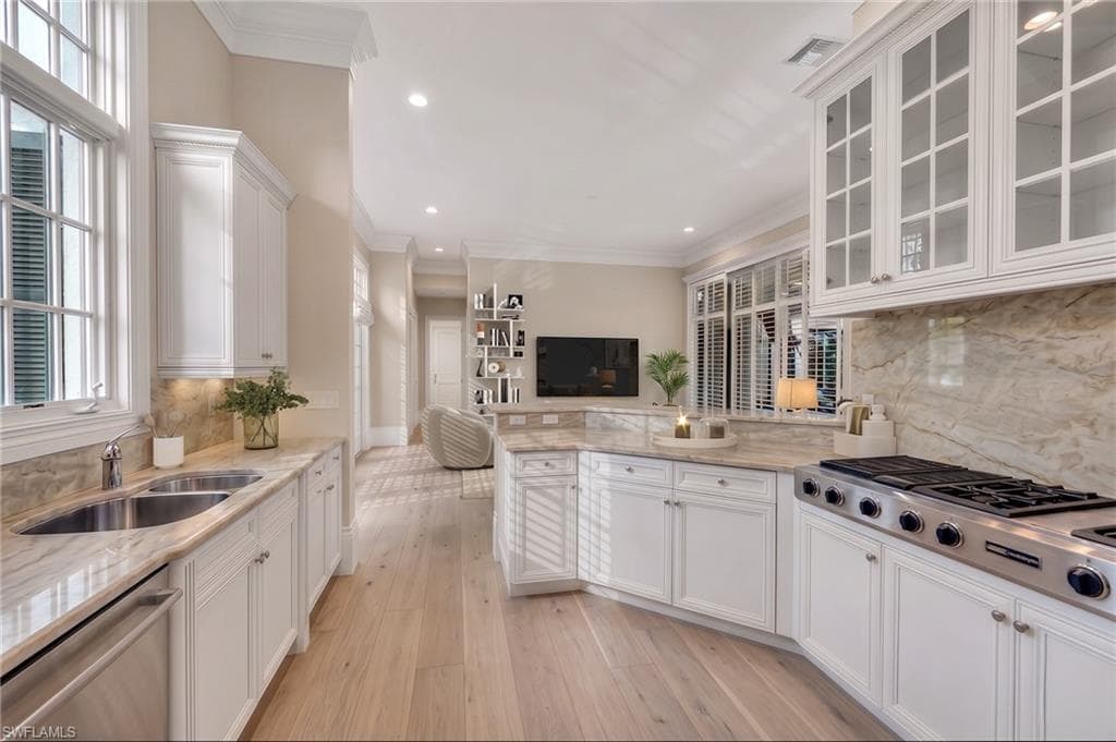 2595 Twinflower LN-18