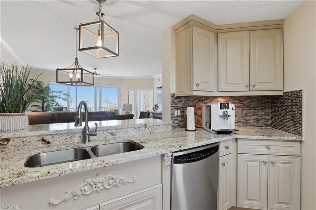 260 Barefoot Beach BLVD 304-4