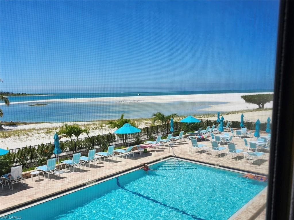 8400 Estero BLVD 103-3