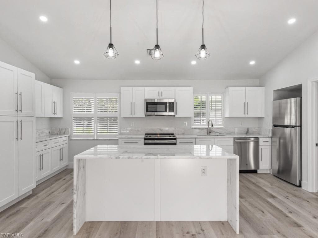 1131 Crayton RD-11