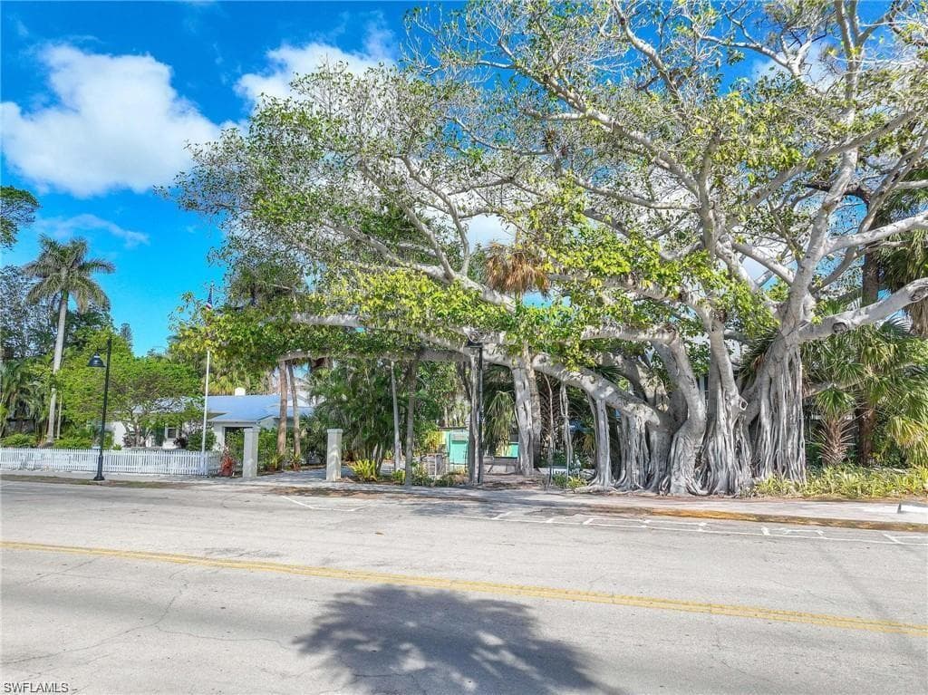 1222 Gordon DR 15-26