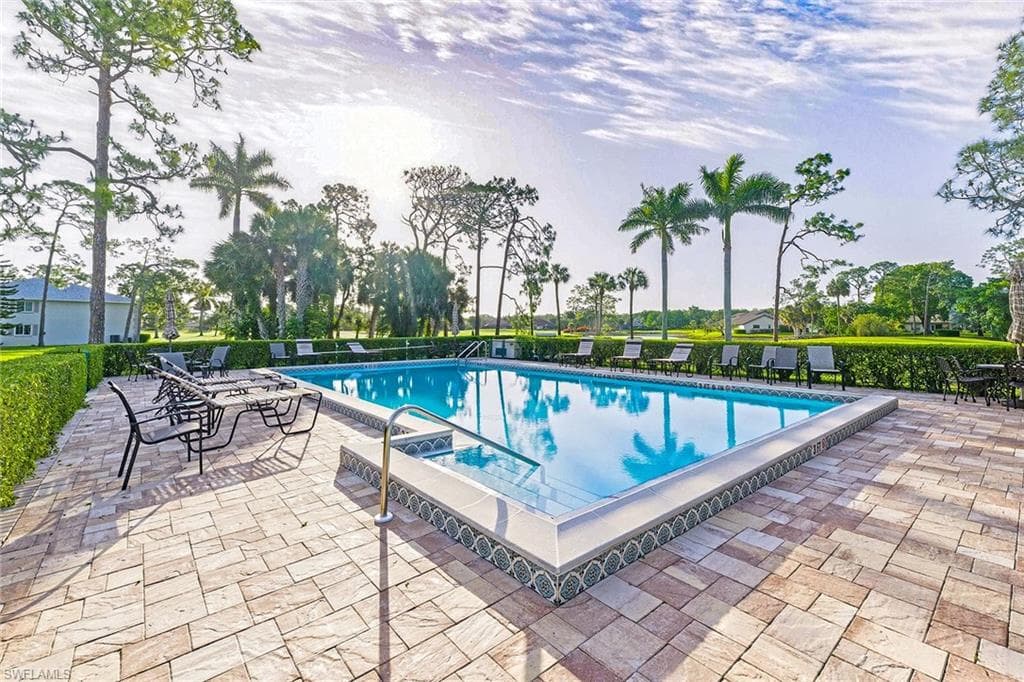 646 Augusta BLVD-43