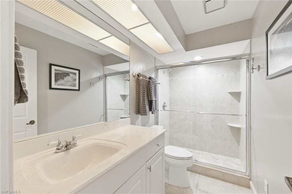 646 Augusta BLVD-32