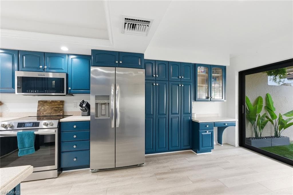 646 Augusta BLVD-14