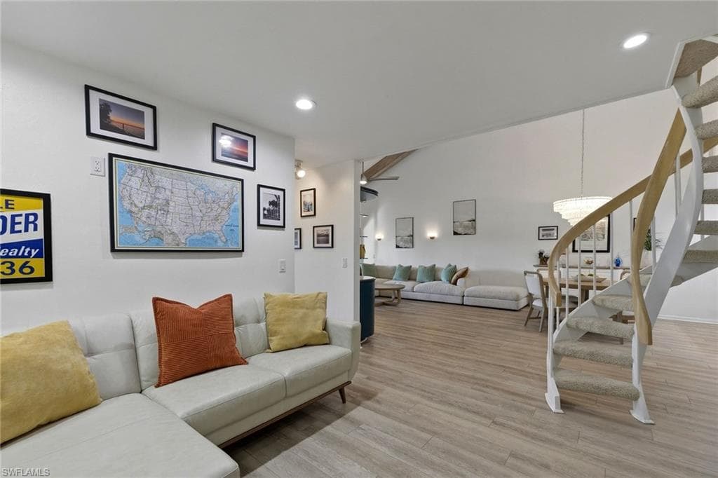 646 Augusta BLVD-21