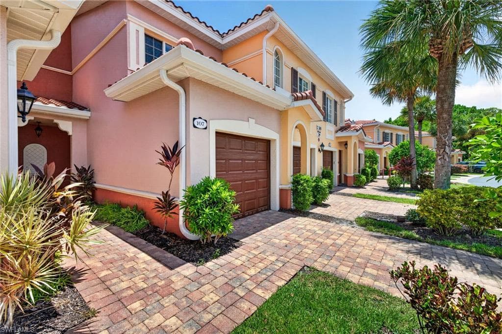 20265 Royal Villagio CT 107-2