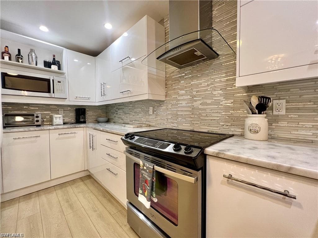 1120 Sarah Jean CIR B205-14