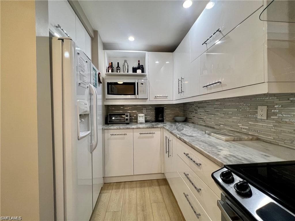 1120 Sarah Jean CIR B205-15