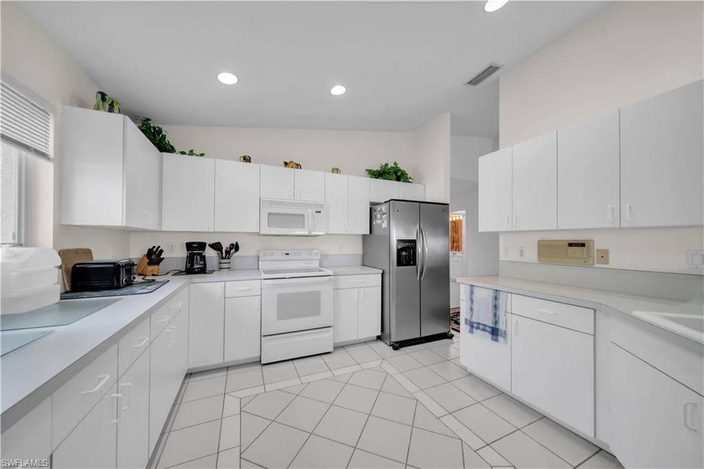 8460 Southbridge DR 3-3