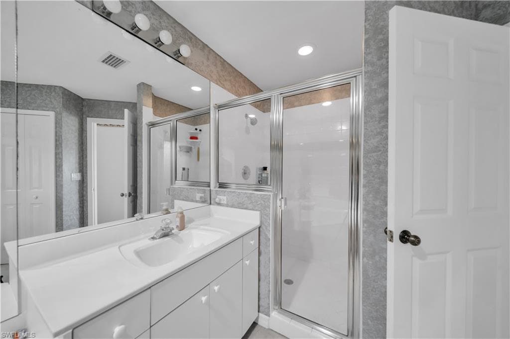 8460 Southbridge DR 3-18