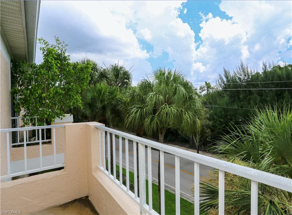 1044 Woodshire LN B203-31