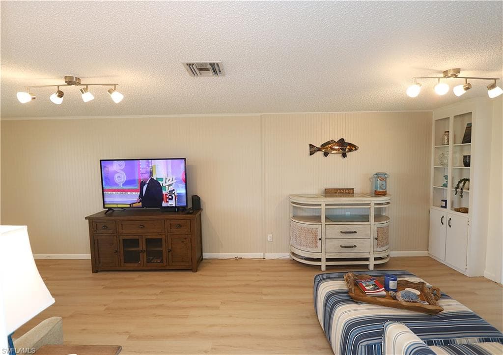 611 Palm AVE F30-6