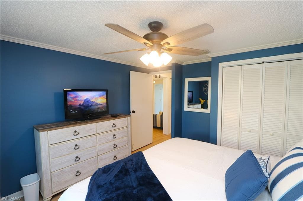 611 Palm AVE F30-17