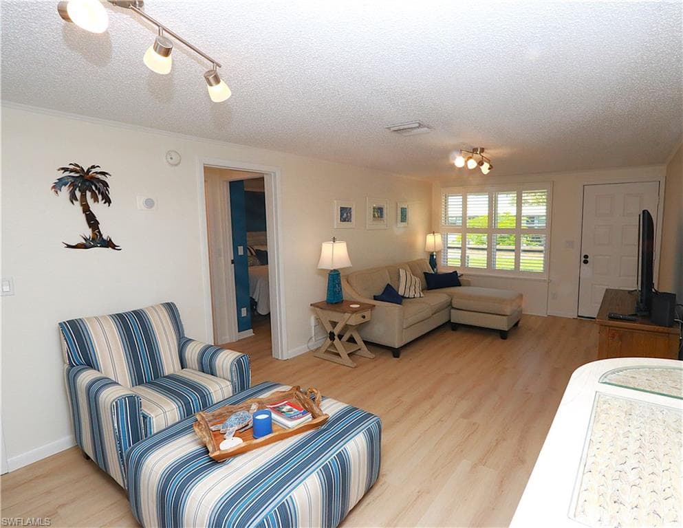 611 Palm AVE F30-3