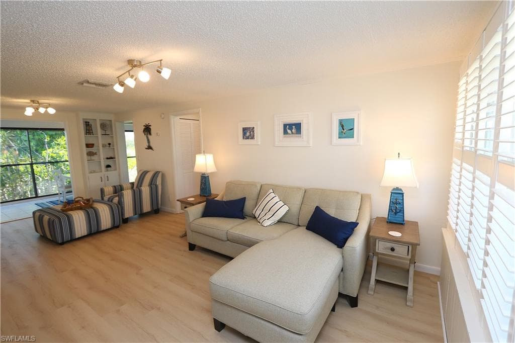 611 Palm AVE F30-1