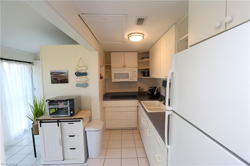 611 Palm AVE F30-9
