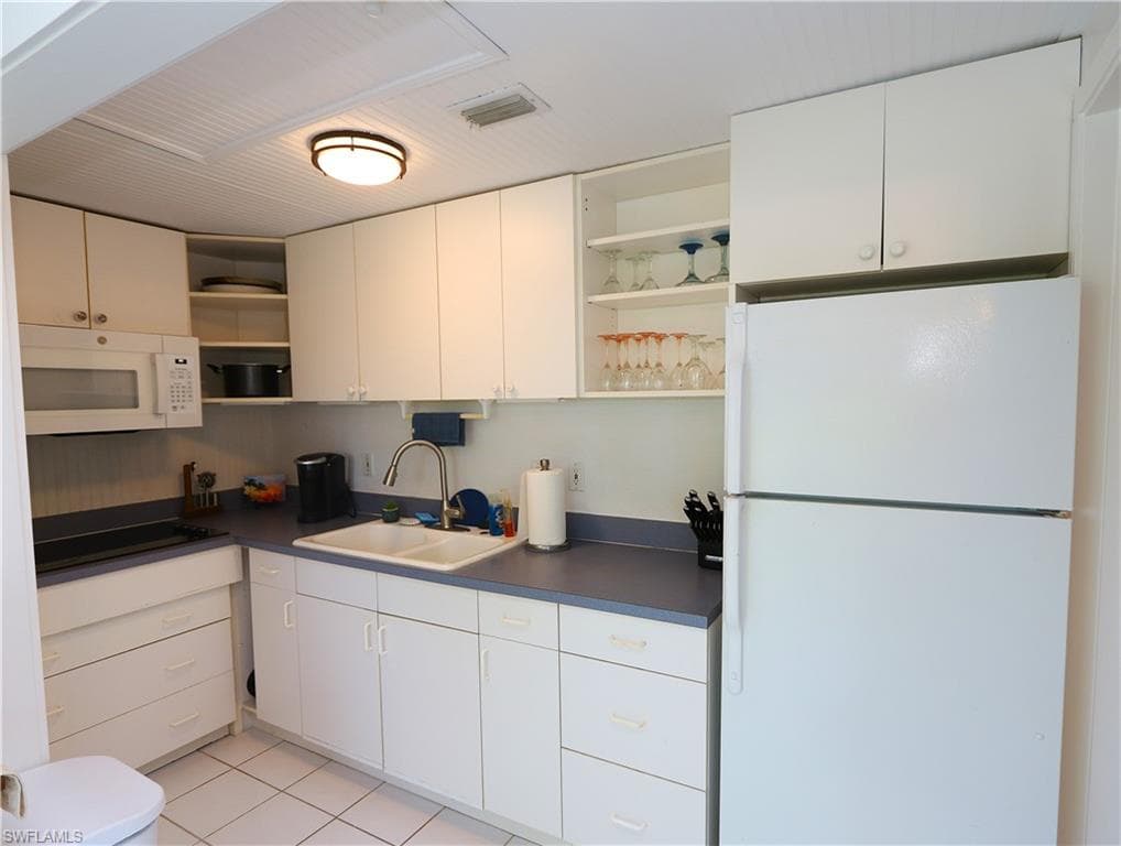 611 Palm AVE F30-8