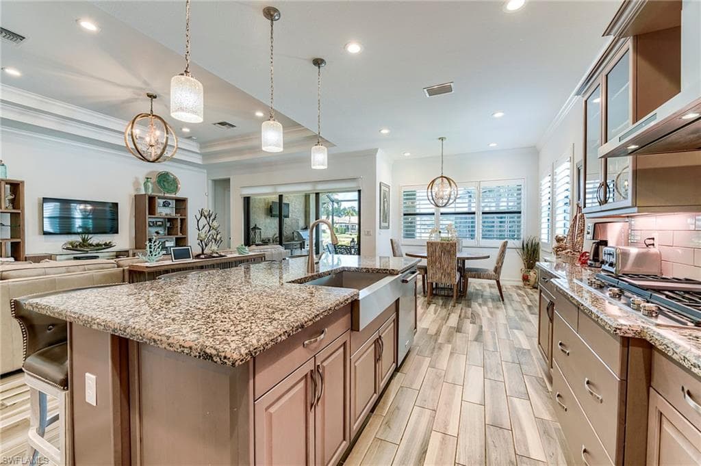 9327 Woodhurst DR-37