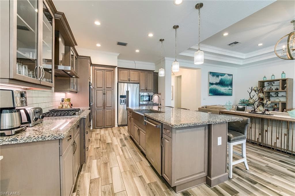 9327 Woodhurst DR-35