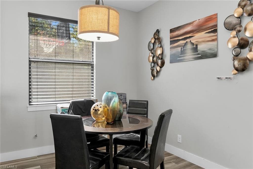 1386 Rosemary LN-6