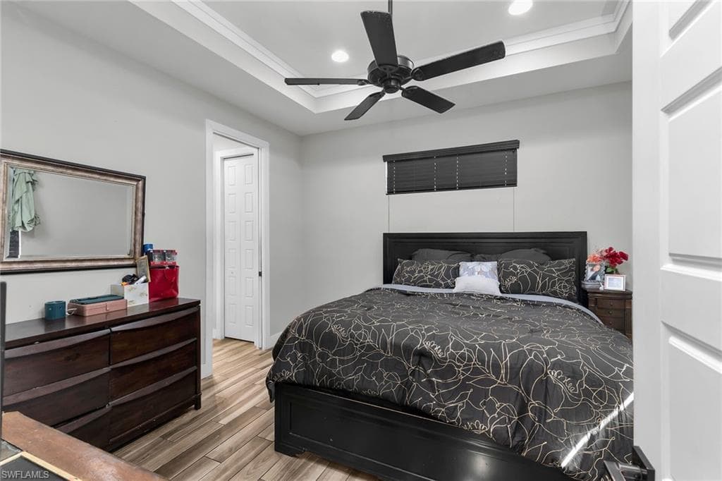 1386 Rosemary LN-7