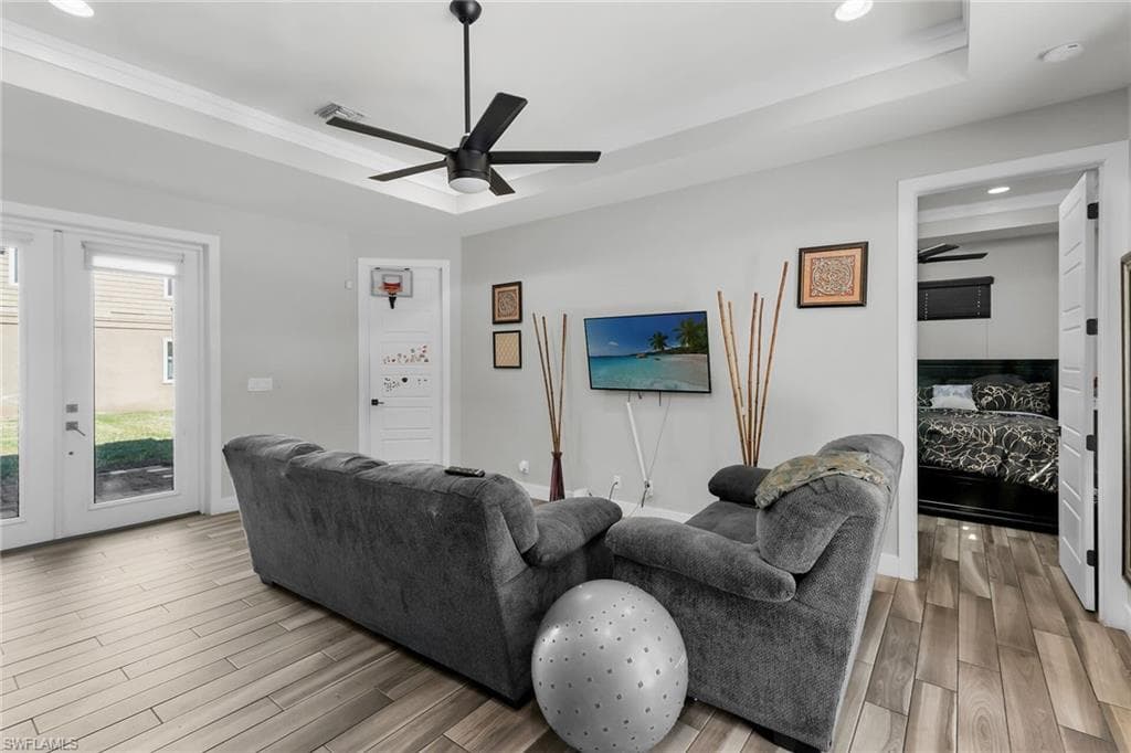 1386 Rosemary LN-3