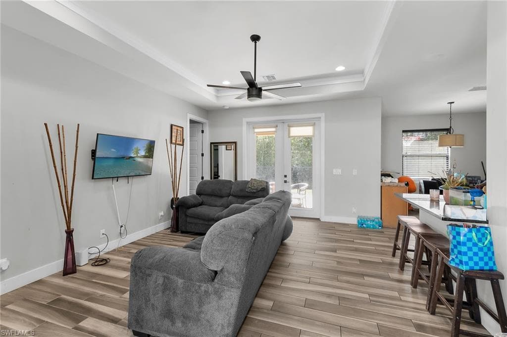1386 Rosemary LN-4
