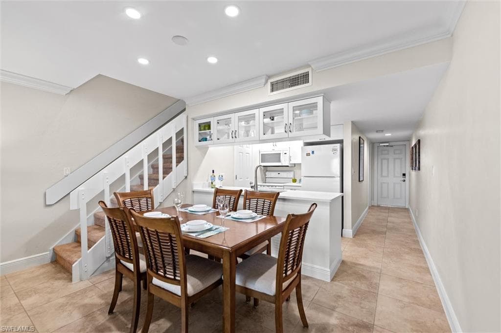 5323 Bayside Villas 24-17