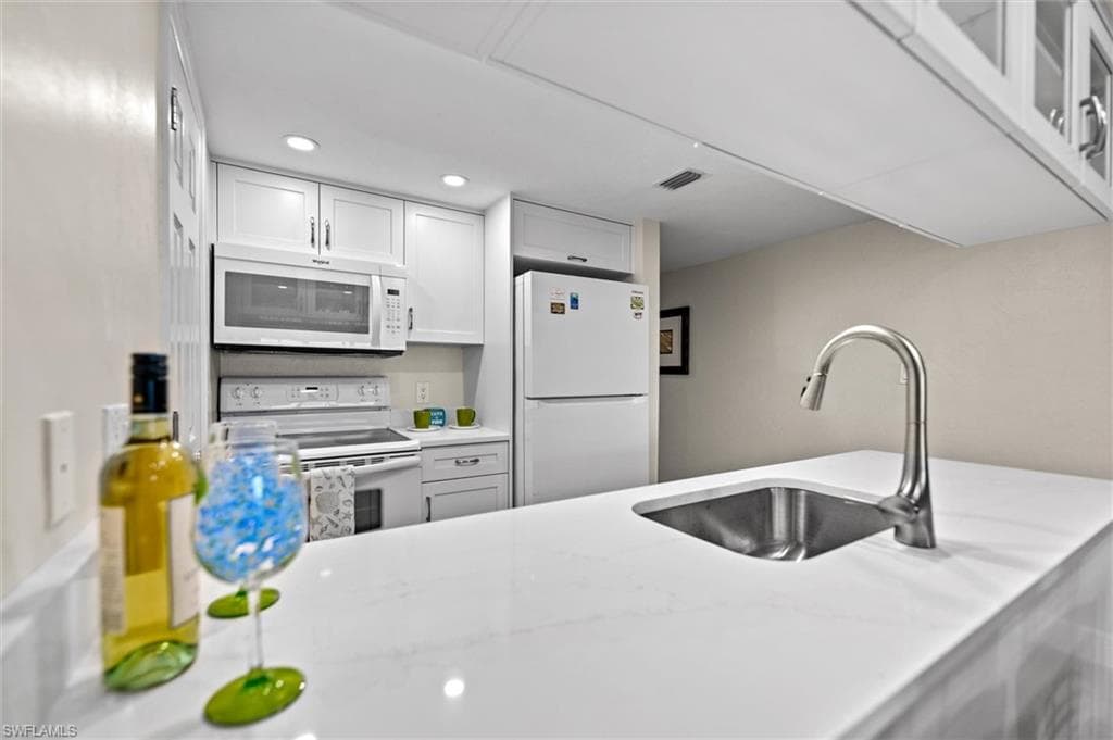 5323 Bayside Villas 24-14