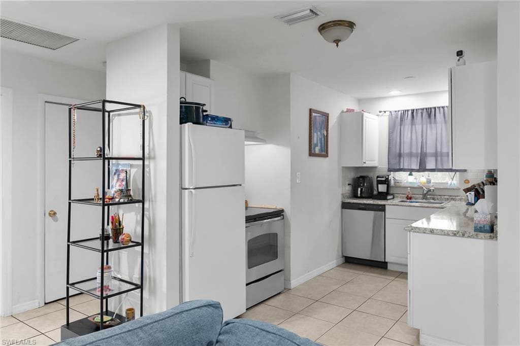 1400 Rosemary LN-13