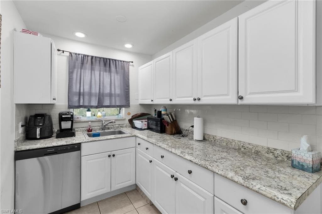 1400 Rosemary LN-12