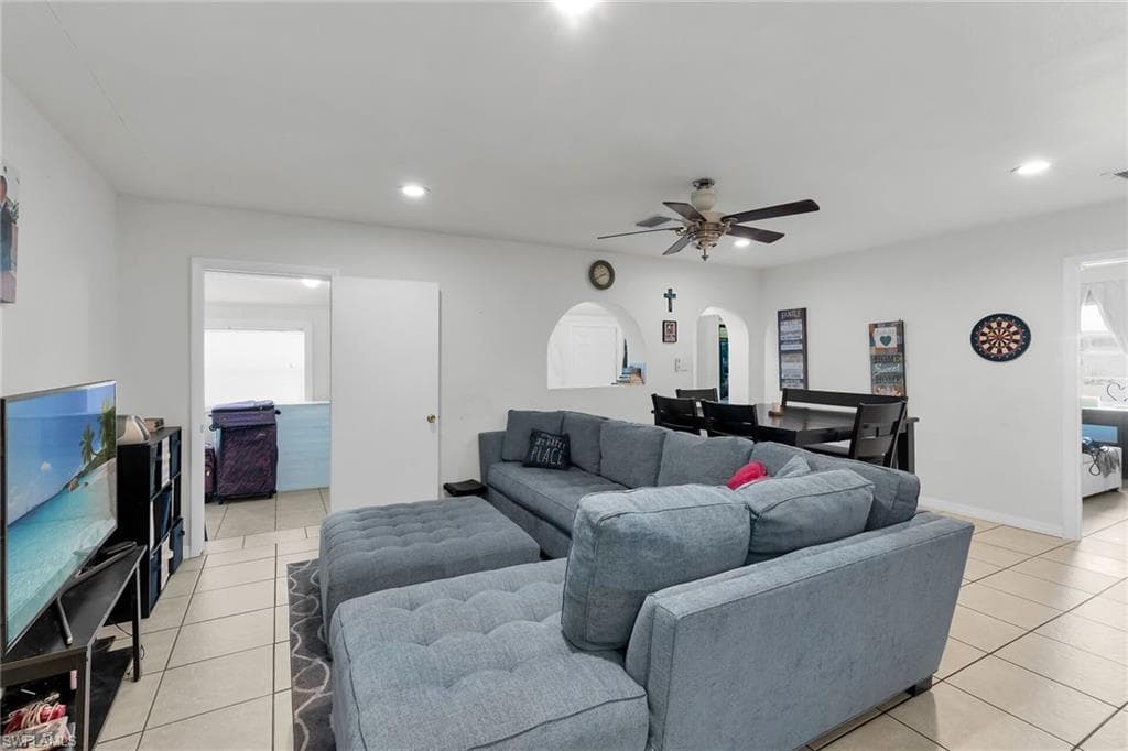 1400 Rosemary LN-7