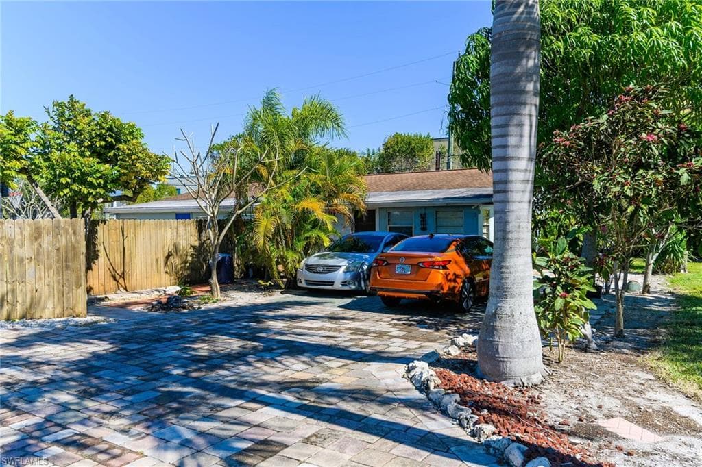 1400 Rosemary LN-20