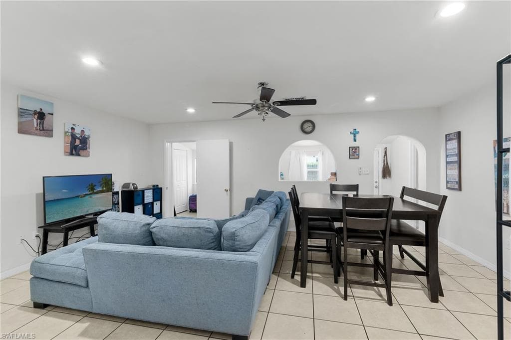 1400 Rosemary LN-9