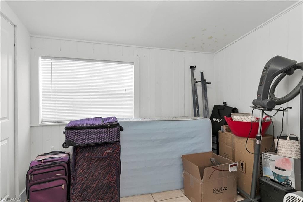 1400 Rosemary LN-18