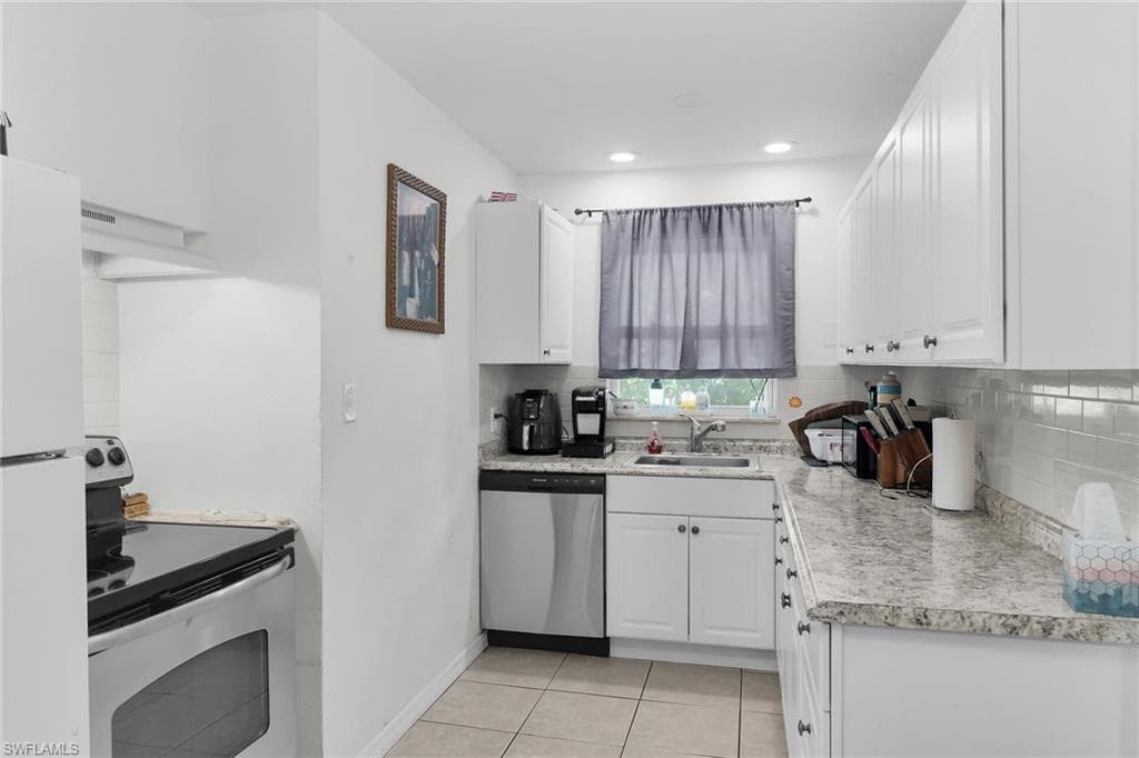 1400 Rosemary LN-11