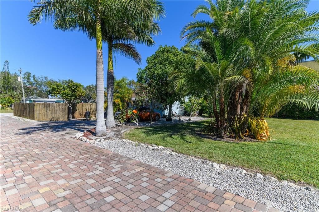 1400 Rosemary LN-21