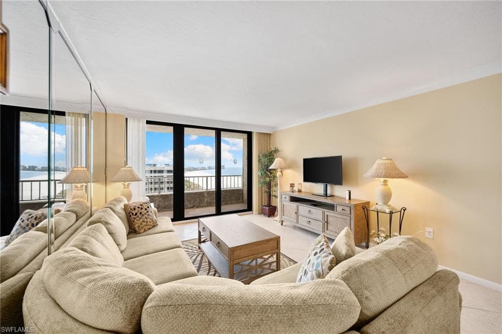 320 Seaview CT 2009-34