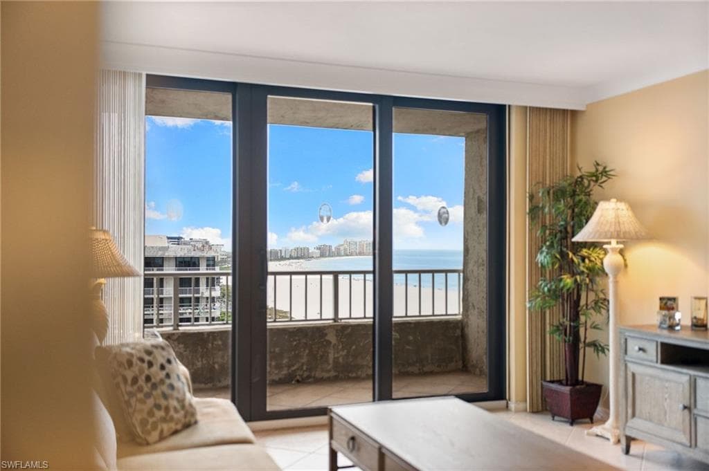320 Seaview CT 2009-35