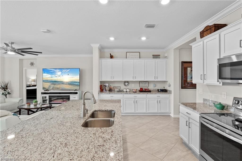 4392 Lemongrass DR-11