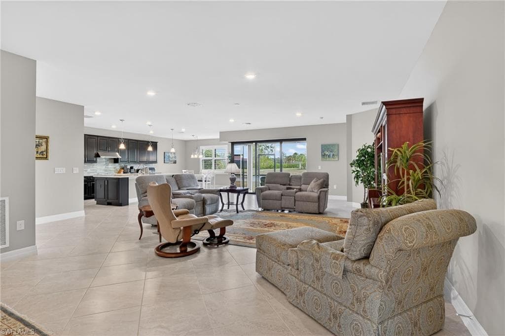 11279 Thurston Chase-4