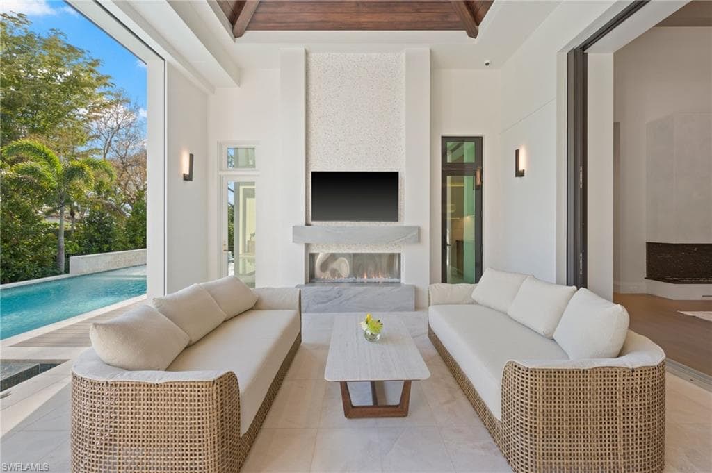 444 Orchid DR-43