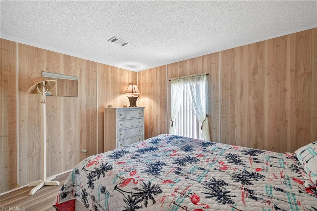 10220 Wales LOOP-16