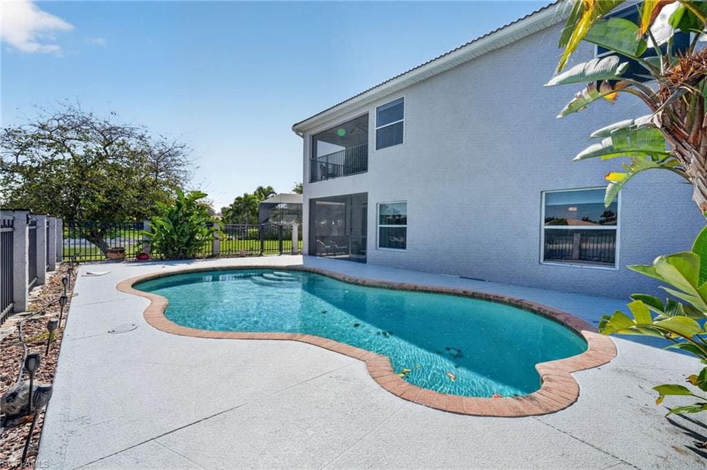 2645 Fishtail Palm CT-32