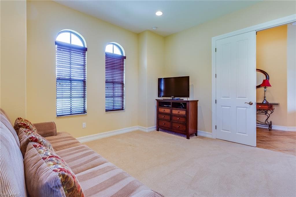 7771 Cottesmore DR-17