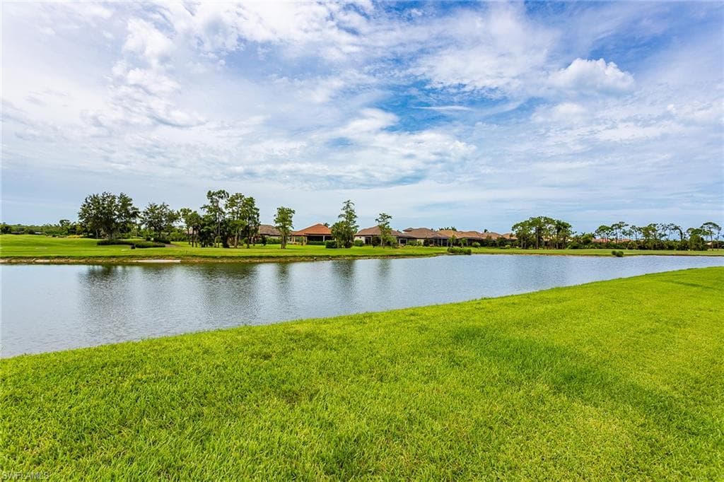 7771 Cottesmore DR-32
