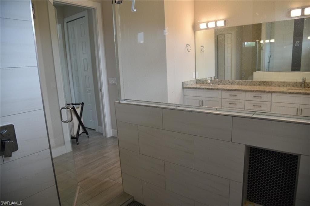4666 Villa Capri LN-12